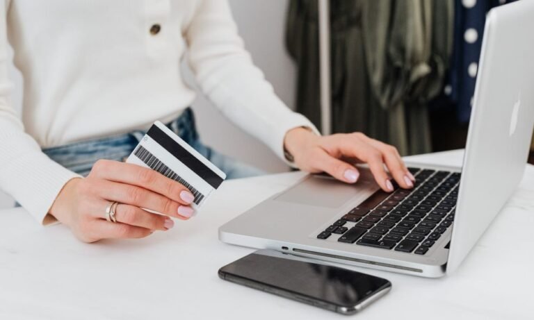 Fizetési kapu webshopokhoz: miért döntő a biztonságos online fizetés?